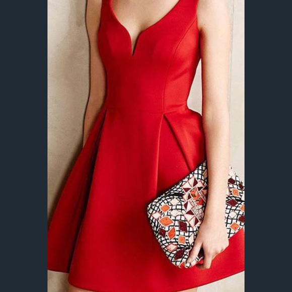 Red dress - Picture 4 of 5